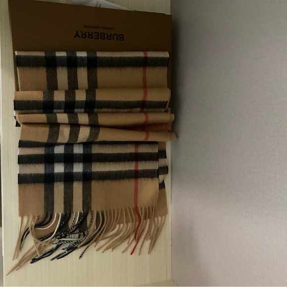 BURBERRYS Check Wool Blanket Nova Beige Scarf - Picture 7 of 7